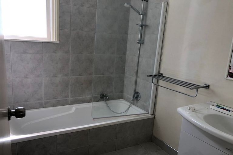 Photo of property in 40 Chatsworth Crescent, Pakuranga Heights, Auckland, 2010