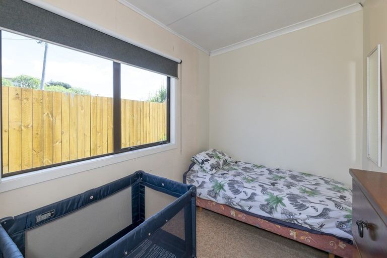 Photo of property in 28 Dewe Terrace, Foxton Beach, Foxton, 4815