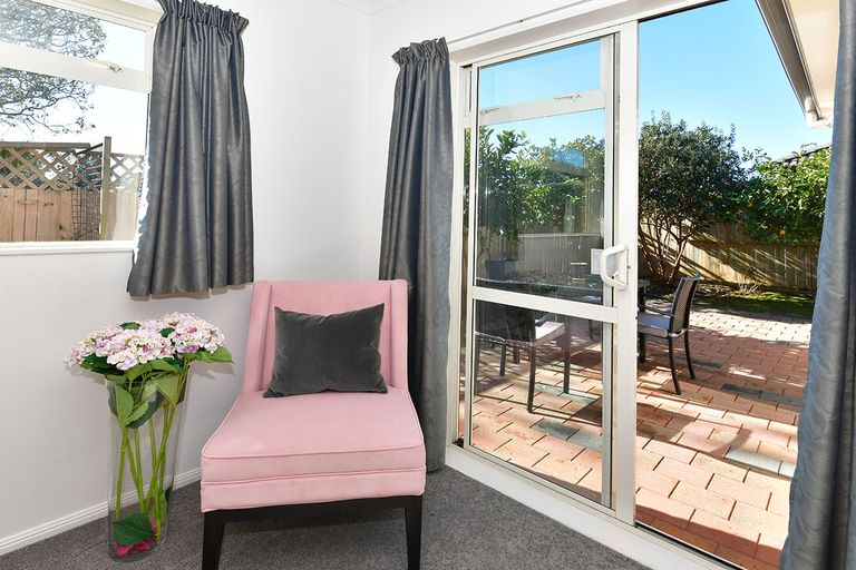 Photo of property in 22 Dan Tori Place, Orewa, 0931