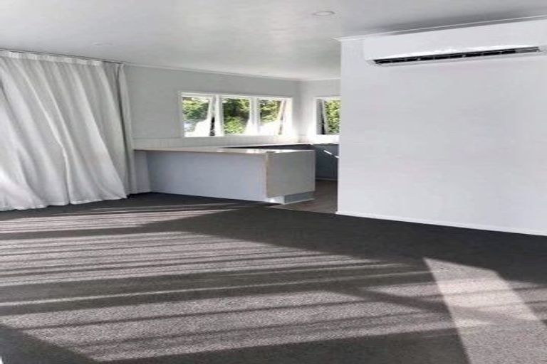 Photo of property in 1/5 Roberts Avenue, Bayswater, Auckland, 0622