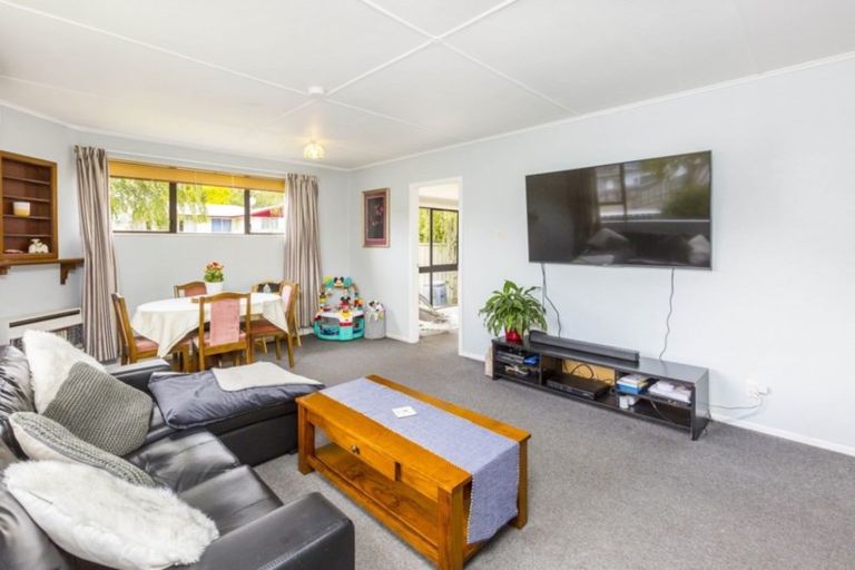 Photo of property in 2/6 Gemstone Drive, Birchville, Upper Hutt, 5018
