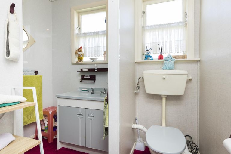 Photo of property in 28 Humber Street, Roslyn, Palmerston North, 4414