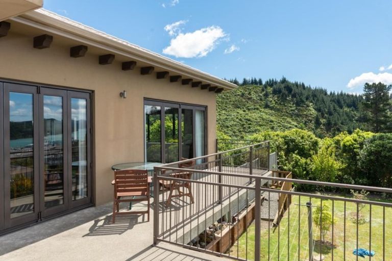 Photo of property in 24 Harbour View Heights, Picton, 7220