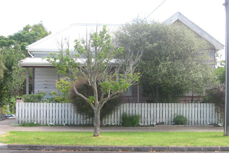 Photo of property in 17 Cowper Street, Devonport, Auckland, 0624