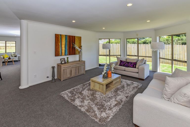 Photo of property in 50 Lothian Brae, Wattle Downs, Auckland, 2103