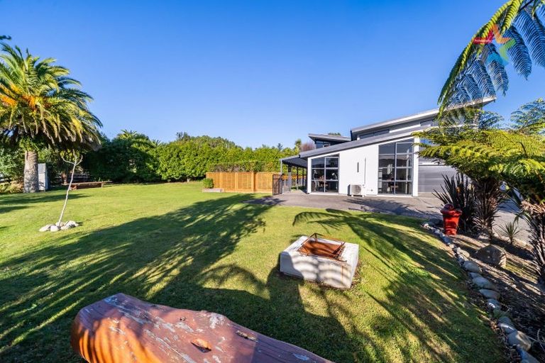 Photo of property in 22 Mount Marua Drive, Timberlea, Upper Hutt, 5018