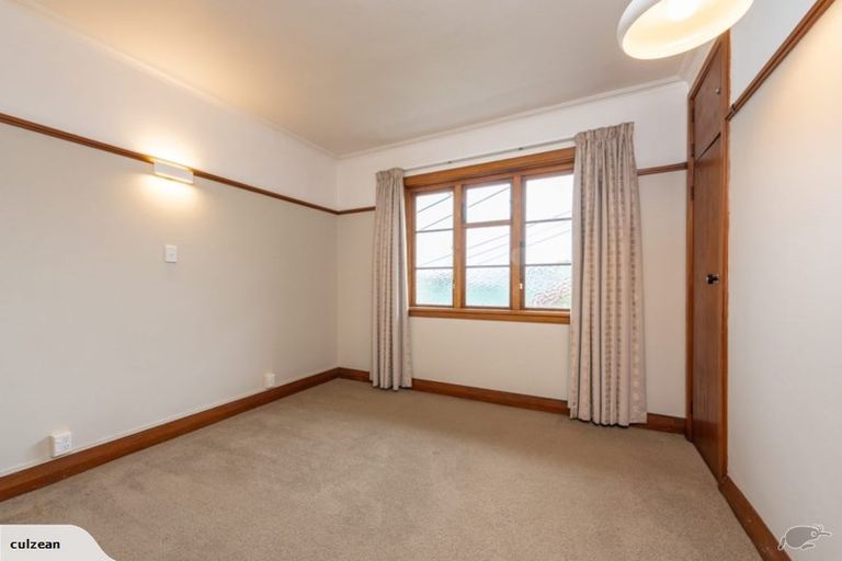 Photo of property in Ionian Flats, 123-125 Brougham Street, Mount Victoria, Wellington, 6011