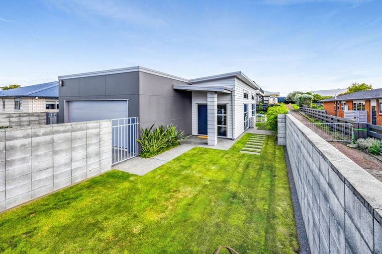 Photo of property in 17 Victoria Street, Hawera, 4610
