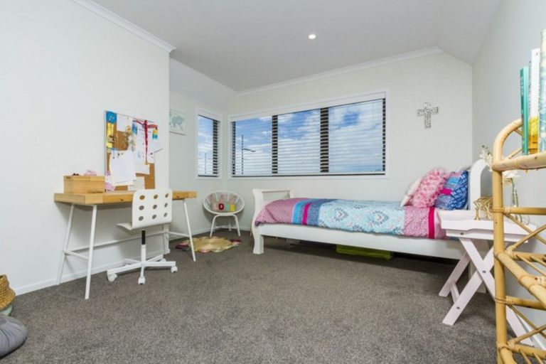 Photo of property in 24 Te Oneroa Way, Long Bay, Auckland, 0630