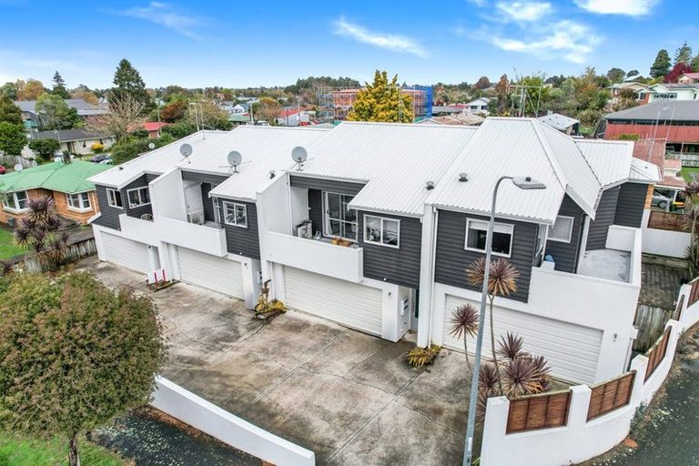 Photo of property in 3a Scotland Place, Hillcrest, Hamilton, 3216