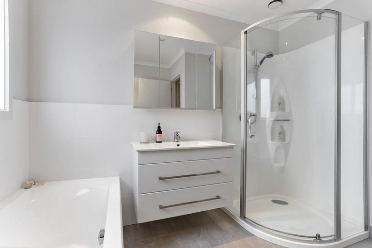 Photo of property in 19 Waiarohia Place, Hobsonville, Auckland, 0616