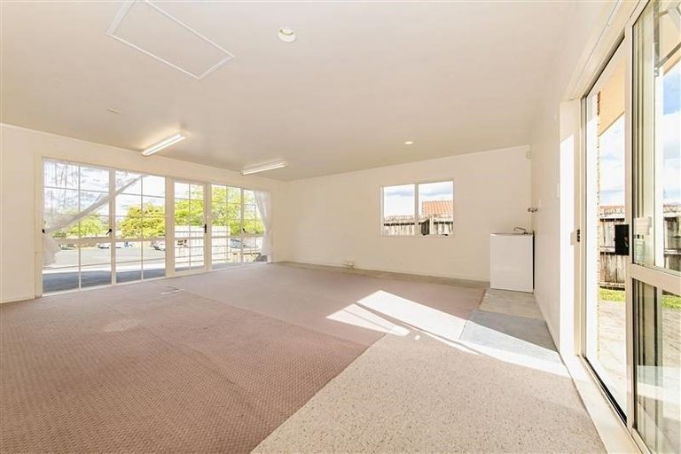 Photo of property in 1 Jacinta Grove, Swanson, Auckland, 0612