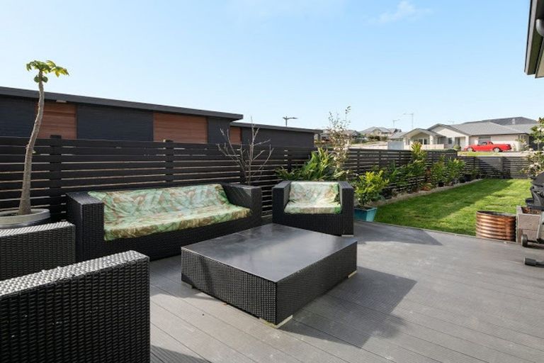 Photo of property in 28 Puhirake Crescent, Pyes Pa, Tauranga, 3112
