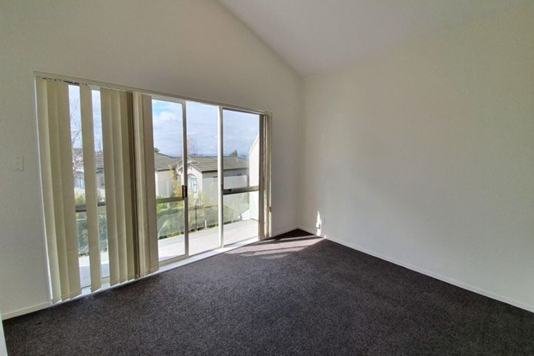Photo of property in 2/268a Onewa Road, Birkenhead, Auckland, 0626