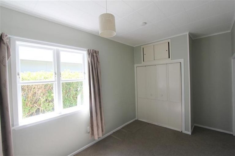 Photo of property in 120 Miromiro Road, Normandale, Lower Hutt, 5010