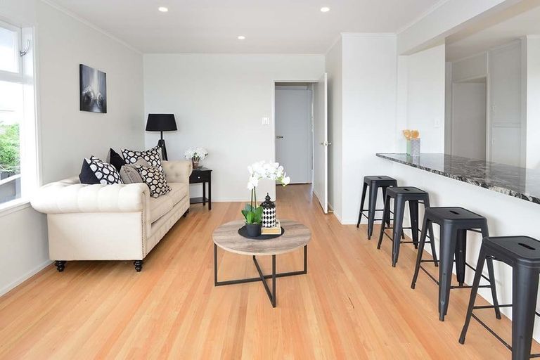 Photo of property in 1/694 East Coast Road, Pinehill, Auckland, 0632