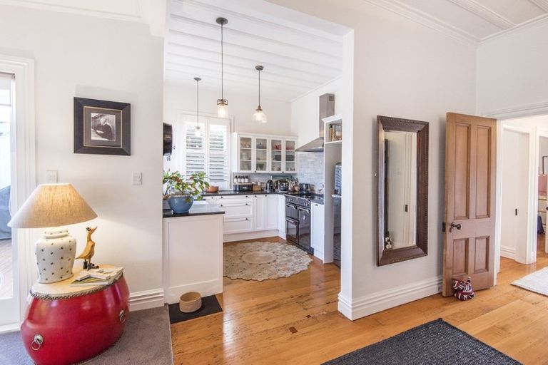 Photo of property in 6 Kapai Road, Devonport, Auckland, 0624