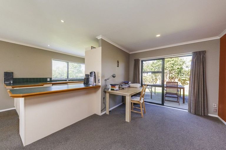 Photo of property in 23 Greenwood Place, Fitzherbert, Palmerston North, 4410