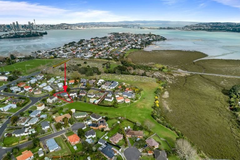 Photo of property in 42 Philomel Crescent, Bayswater, Auckland, 0622
