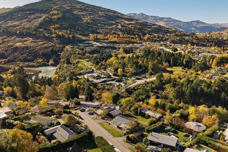 Photo of property in 38 Mcchesney Road, Arthurs Point, Queenstown, 9371