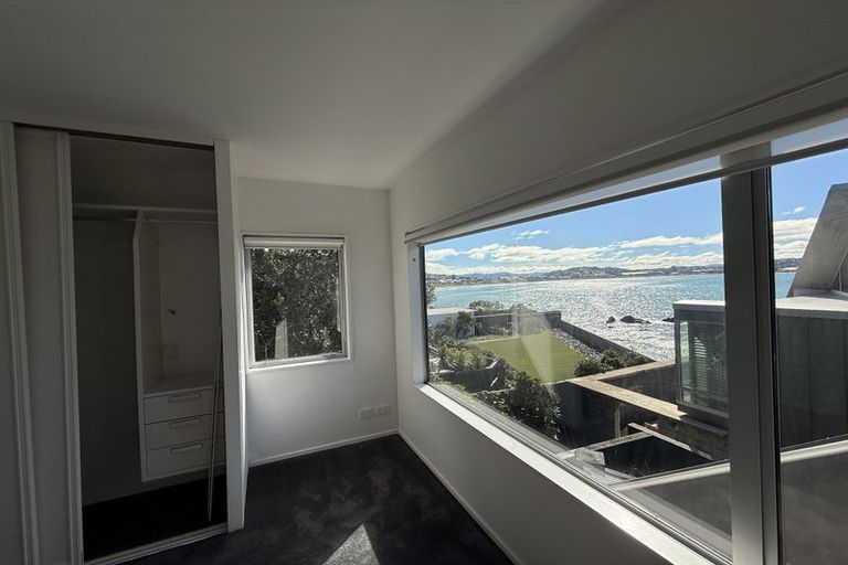 Photo of property in 281 Queens Drive, Lyall Bay, Wellington, 6022