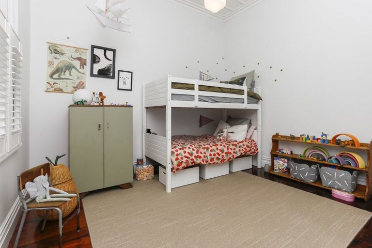 Photo of property in 2 Kawerau Avenue, Devonport, Auckland, 0624