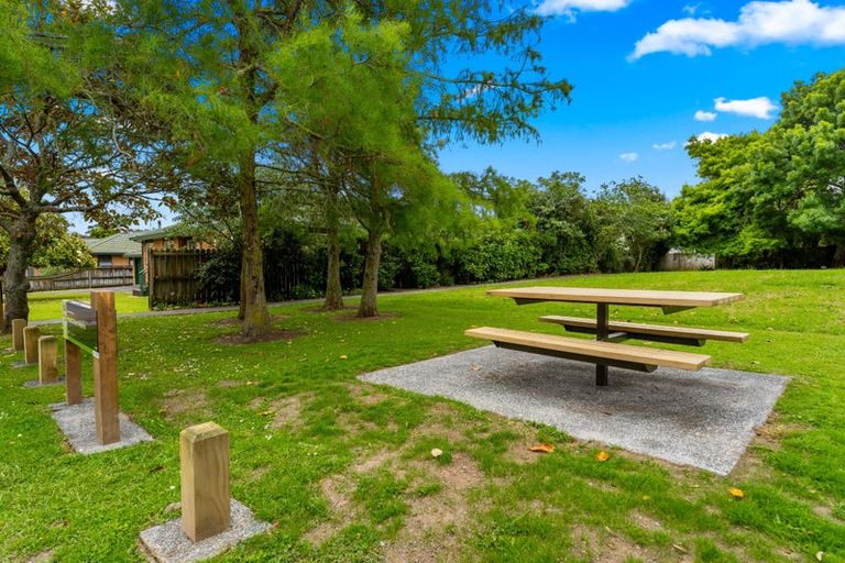 Photo of property in 19 Rosella Grove, Waimauku, 0812