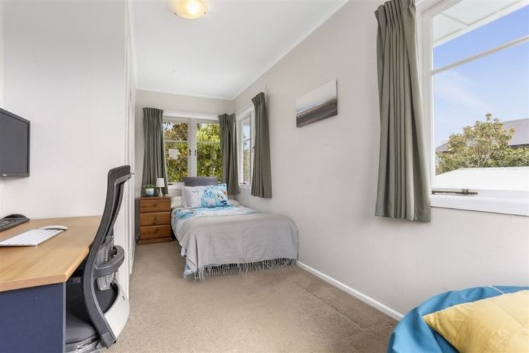 Photo of property in 1 Kotuku Street, Te Atatu Peninsula, Auckland, 0610