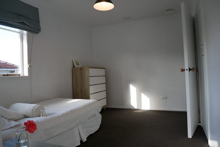 Photo of property in 12 Duncan Avenue, Te Atatu South, Auckland, 0610