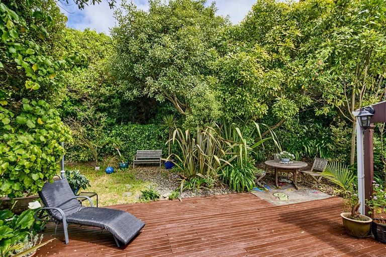 Photo of property in 9 Bushland Grove, Paparangi, Wellington, 6037