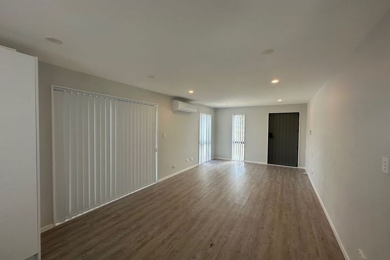 Photo of property in 8 Whangamaru Way, Papakura, 2110