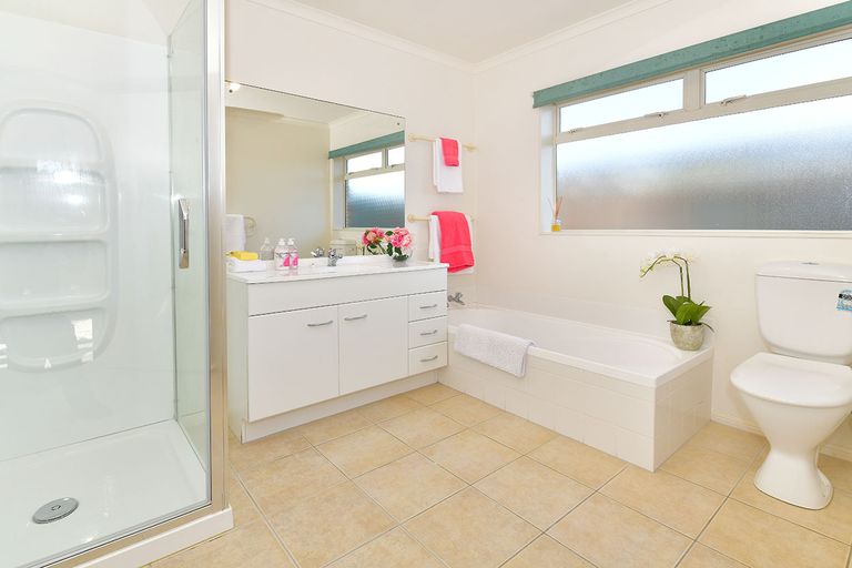 Photo of property in 22 Dan Tori Place, Orewa, 0931