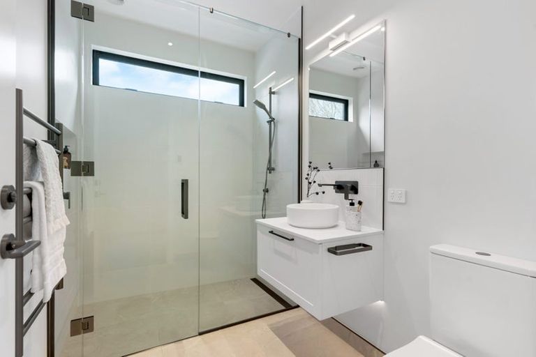 Photo of property in 9a Kowhai Street, Tawa, Wellington, 5028