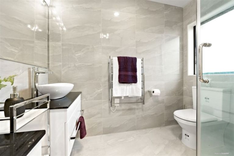 Photo of property in 62 Thornbury Crescent, East Tamaki Heights, Auckland, 2016