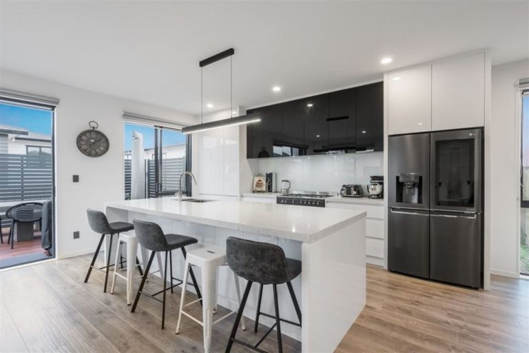 Photo of property in 21 Craigs Way, Hobsonville, Auckland, 0616