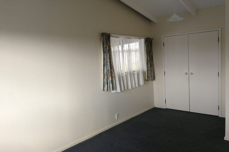Photo of property in 43 Sunnyside Road, Sunnyvale, Auckland, 0612