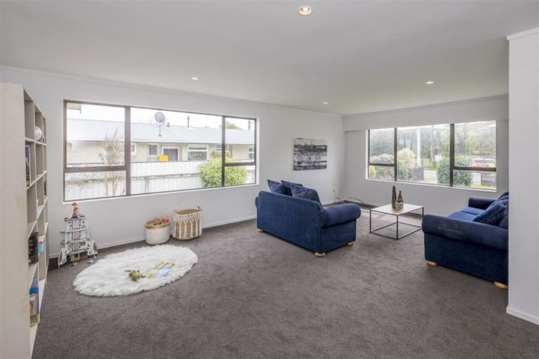 Photo of property in 6 Highbury Drive, Levin, 5510