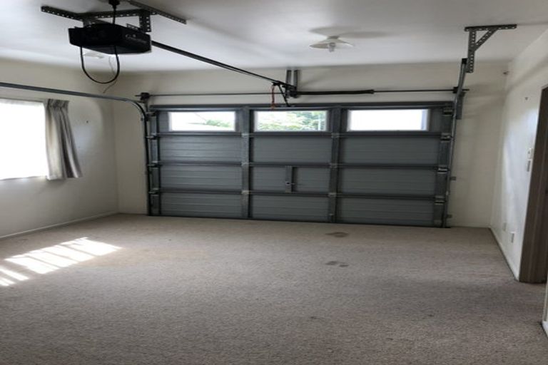 Photo of property in 2 Glucina Place, Glen Eden, Auckland, 0602