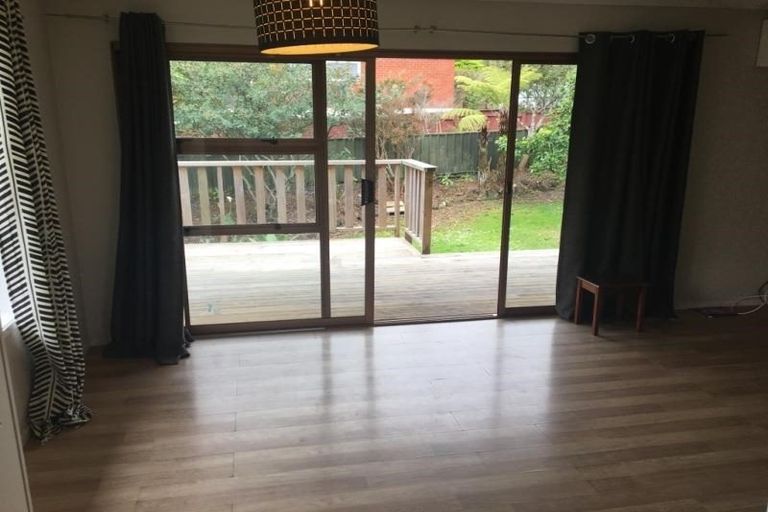 Photo of property in 2/38 Kirrie Avenue, Te Atatu South, Auckland, 0610