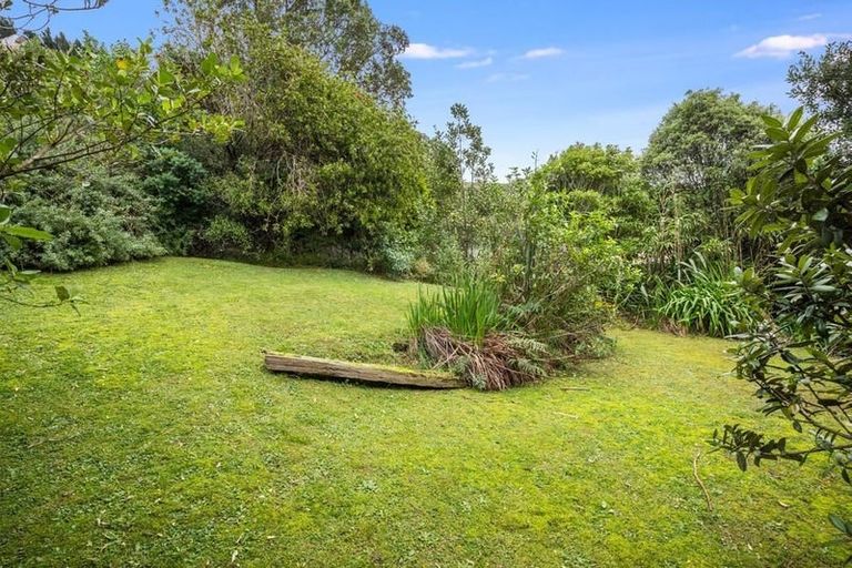 Photo of property in 3 Mckelvey Place, Tawa, Wellington, 5028