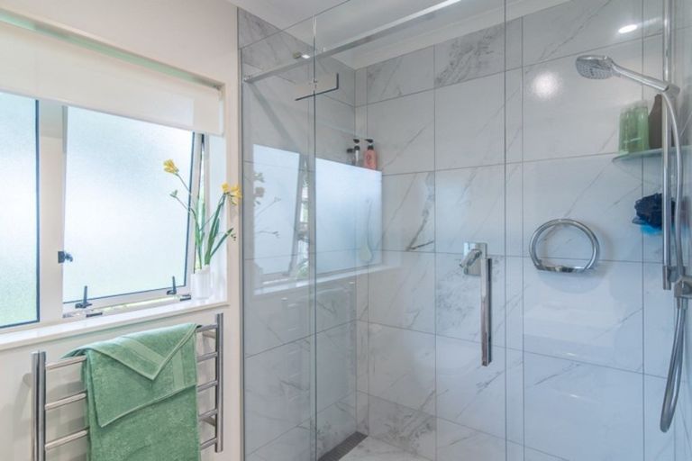 Photo of property in 6 Fleetwood Grove, Waikanae, 5036