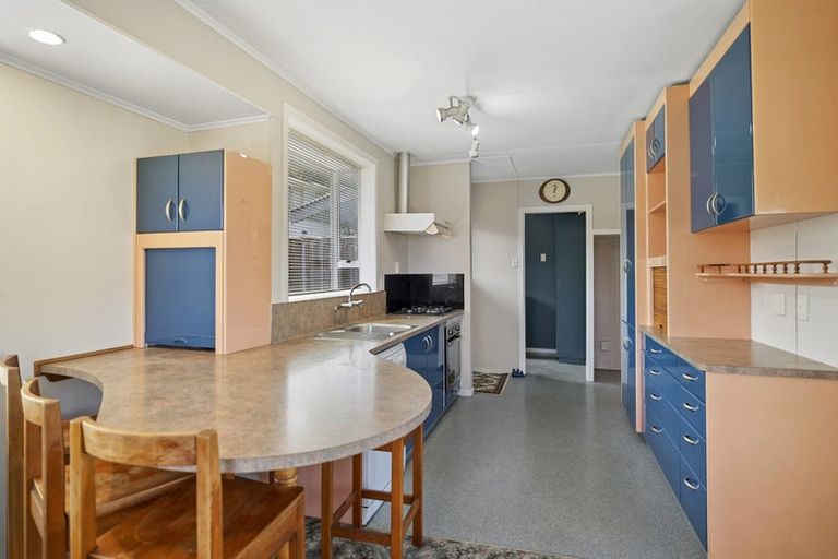 Photo of property in 14 Oawai Place, Marfell, New Plymouth, 4310