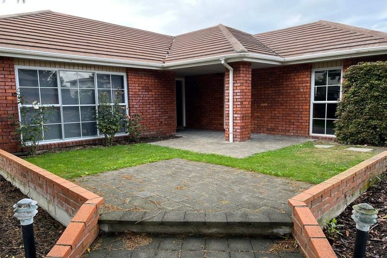 Photo of property in 18 Geraldo Place, Russley, Christchurch, 8042