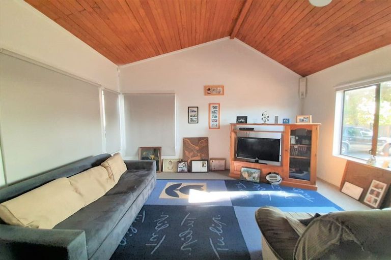 Photo of property in 16 Finlayson Avenue, Clendon Park, Auckland, 2103