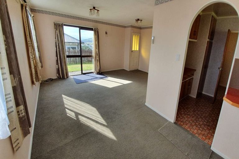 Photo of property in 20 Rice Crescent, Newlands, Wellington, 6037