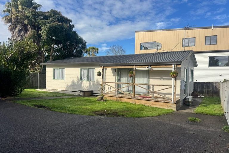 Photo of property in 3/3214 Great North Road, New Lynn, Auckland, 0600