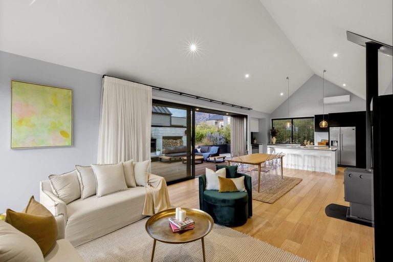 Photo of property in 32 Falconer Rise, Jacks Point, Queenstown, 9371