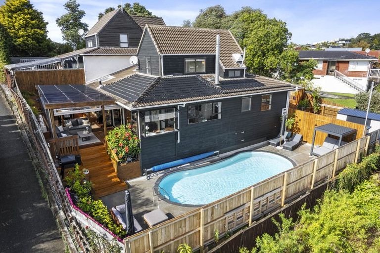 Photo of property in 2/15 Eastwood Rise, Browns Bay, Auckland, 0630