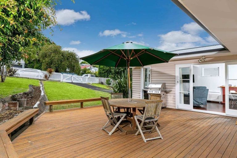 Photo of property in 16 Wylie Avenue, Sunnynook, Auckland, 0620