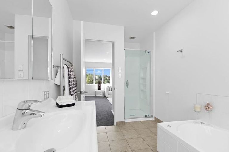 Photo of property in 391 Paremoremo Road, Paremoremo, Auckland, 0632